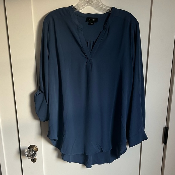 Misia Tops - 🕶️MISIA Boutique Blue Tab Sleeve 3/4 Sleeve Popover Top Blouse NWT L